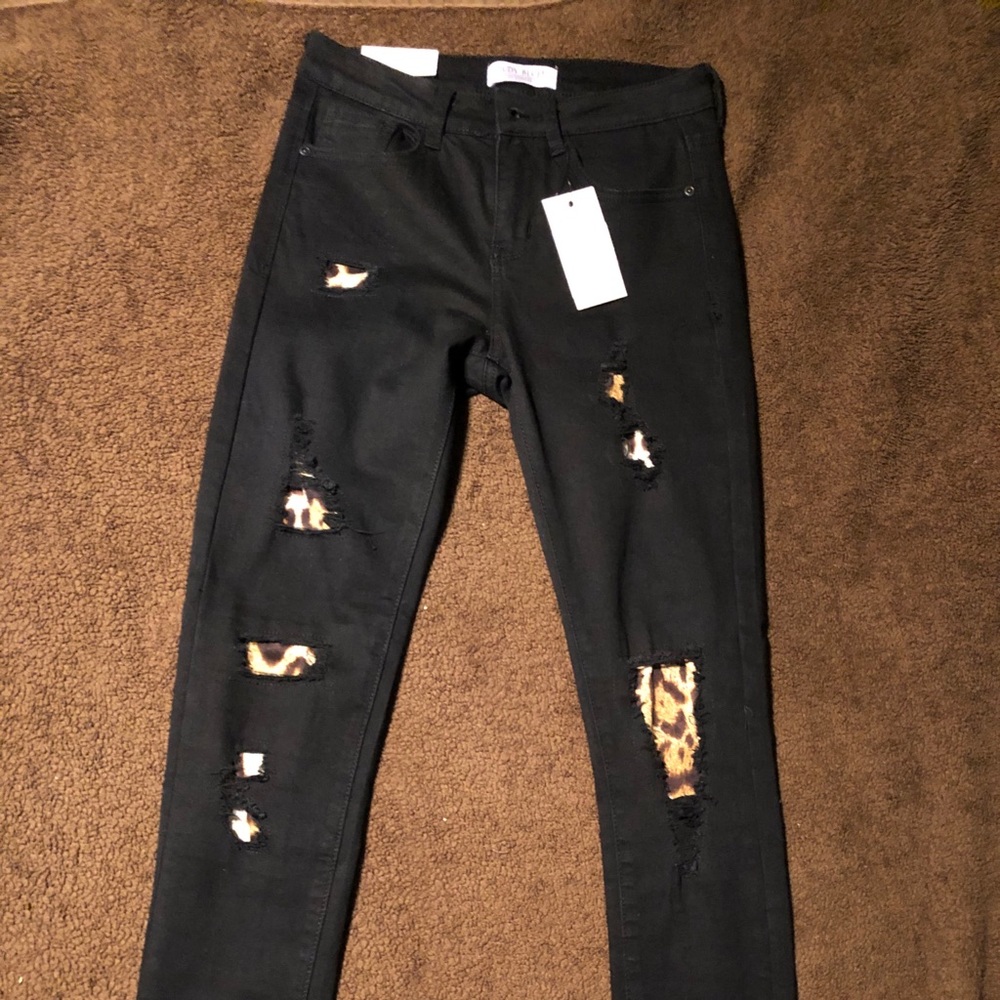 JUDY BLUE LEOPARD PATCH BLACK JEANS